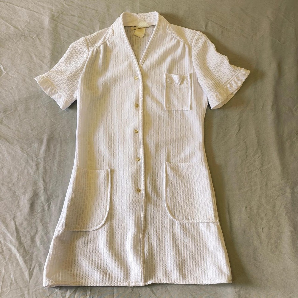 Vintage 70s Professional Girl White Nurse Uniform Dress Size Medium Seersucker